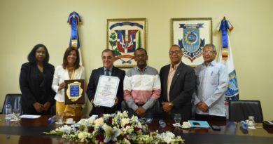Alcaldía de Boca Chica declara hijo Adoptivo al SR.  Carlos Loria Chávez.