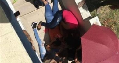 Dos jóvenes caen del segundo piso de universidad de SFM cuando se disponían a darse abrazo