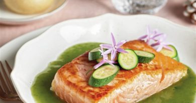 Lomo de salmón con salsa verde y verduritas