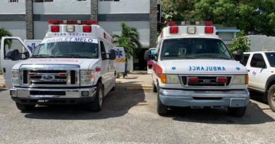 Diputado Melo entrega dos ambulancias a la Dirección de Provincial de Salud de La Altagracia