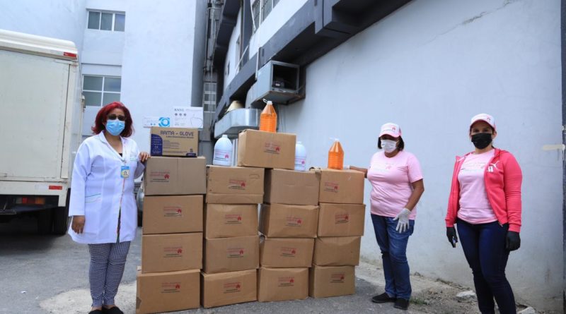Senadora Cristina Lizardo coordina acciones para combatir Covid-19; entrega insumos a hospitales, iglesias y destacamentos policiales de la provincia Santo Domingo