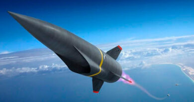 Un misil experimental cae de un avión de la Fuerza Aérea de EE.UU. y es destruido durante una prueba hipersónica
