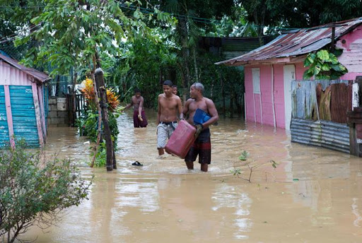 Más de 3,300 evacuados en República Dominicana por Laura