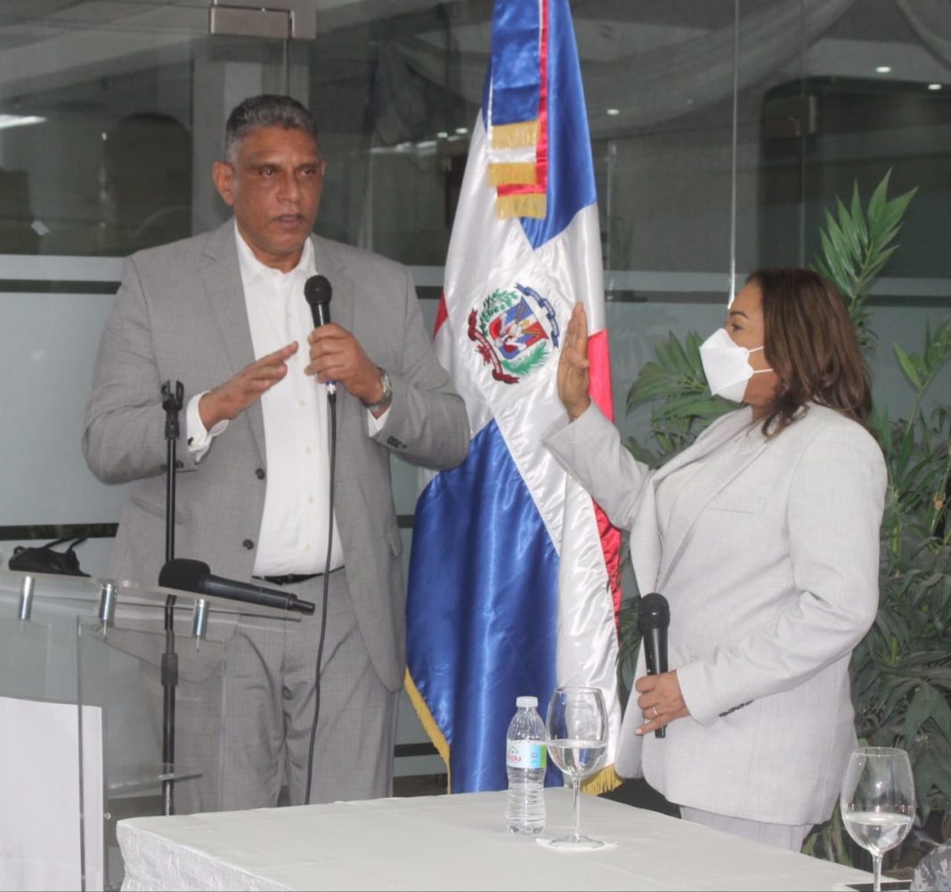 Juramentan a Julia Drullard como gobernadora de Santo Domingo