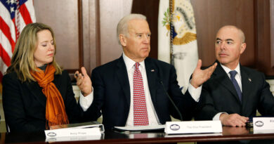 Biden nomina a Alejandro Mayorkas para el Departamento de Seguridad Nacional, el primer latino propuesto para el cargo