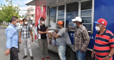 Los Comedores Económicos del Estado, con cinco cocinas móviles, penetran a los barrios más vulnerables de Santiago