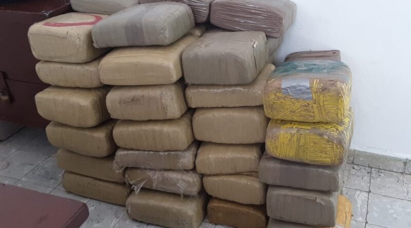Piden prisión preventiva contra hombre atrapado con 50 paquetes de droga en Las Matas de Farfán 