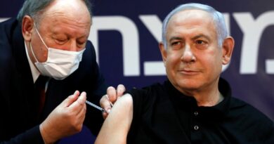 Benjamin Netanyahu fue el primero en aplicarse la vacuna de Pfizer contra el coronavirus en Israel