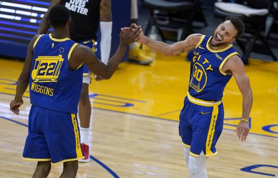 Curry encesta 38 y Warriors remontan ante los Clippers