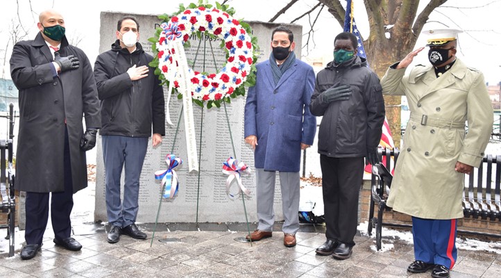 Jaquez y concejal honran a 350 veteranos y héroes de guerra dominicanos en memorial en El Bronx