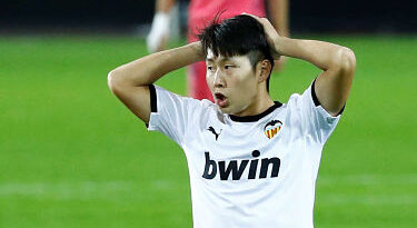 El Valencia rescinde el contrato del centrocampista coreano Lee