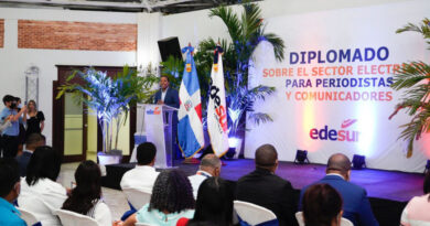 Edesur gradúa 156 periodistas y comunicadores en su “1er. Diplomado sobre el sector eléctrico”