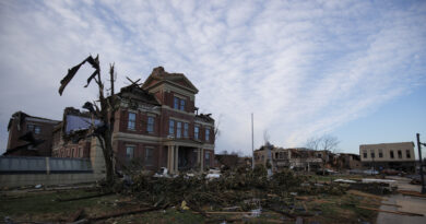 El rastro apocalíptico dejado en Kentucky por el tornado que causó decenas de muertos