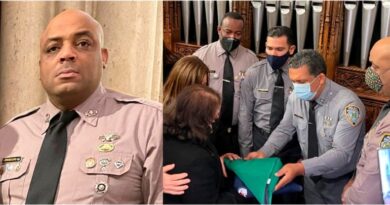 Designan coronel Roberto Larebours enlace entre la PN y  el NYPD para intercambio de información; comisión entrega bandera a padres de policía asesinado