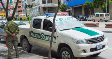 Un conductor en estado de ebriedad dice ser de Ucrania para tratar de evitar una multa en Bolivia