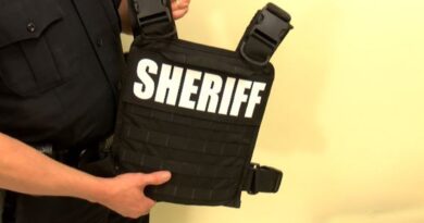 Atracadores se roban 400 chalecos anti balas donados a Ucrania por sheriff del condado Suffolk