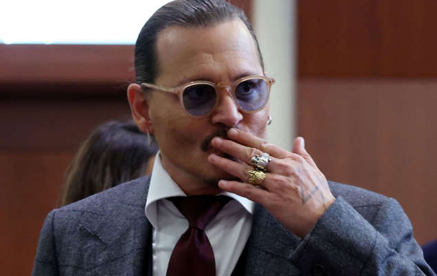 “Hice waffles para todos” Las bromas de Johnny Depp para justificar la presencia de sus fans en el juicio
