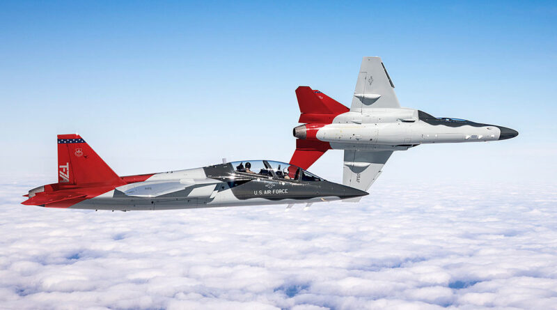 Boeing presenta su primer avión de entrenamiento T-7A Red Hawk, que imita un caza de quinta generación