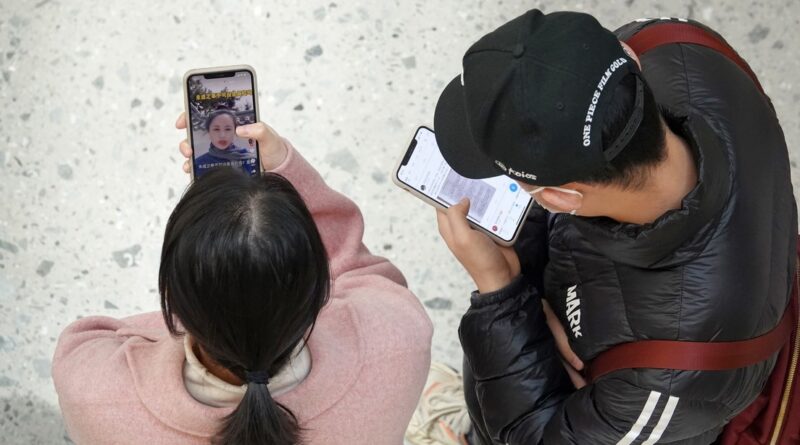 China restringe las transmisiones en vivo en redes a los menores de edad en favor de "su salud física y mental"