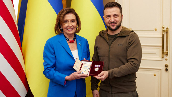 Presidenta de la Cámara de Representantes de EE.UU. visita a Zelenski en Kiev y compromete apoyo "hasta obtener la victoria"