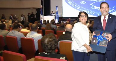 Rectora de la UASD resalta humildad, sencillez y aportes del cónsul Jáquez en entrega de reconocimiento