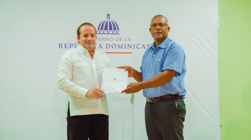 Gobierno aporta RD$22 millones al Instituto Técnico Salesiano para equipamiento de sus talleres