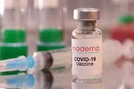 Moderna anunció que su vacuna contra las nuevas variantes del COVID-19 estará lista en agosto