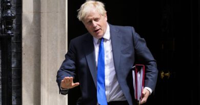 "Los tiempos son duros": Johnson aduce la crisis en Reino Unido para defender su negativa a dimitir