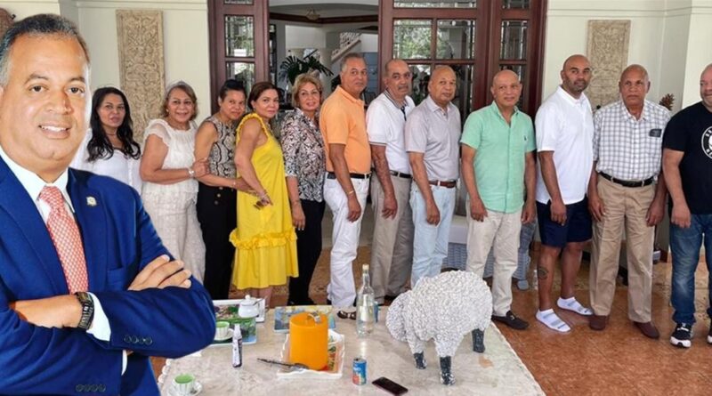 Ex diputado Rubén Luna y su familia con 12 hermanos  se reunifican en Santiago después de 40 años sin juntarse 