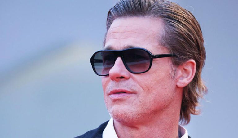 Brad Pitt presume su talento como escultor en exhibición finlandesa