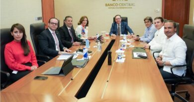 Banco Central y Asonahores evalúan aportes turismo recuperación economía