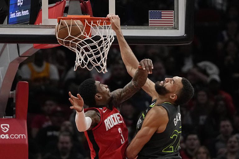 Russell y Edwards ayudan a Timberwolves a vencer a Rockets