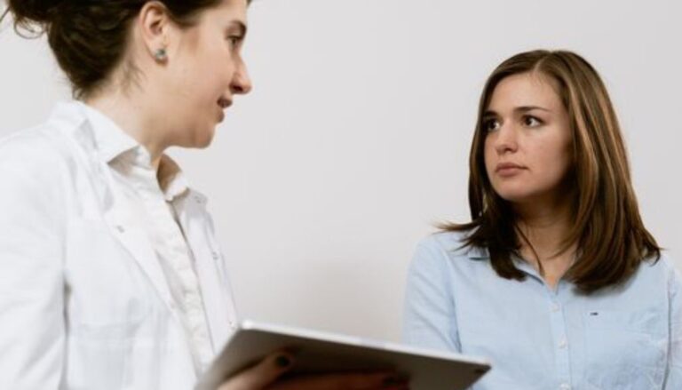 Destacan factores hacen mujeres sean más propensas a depresión 