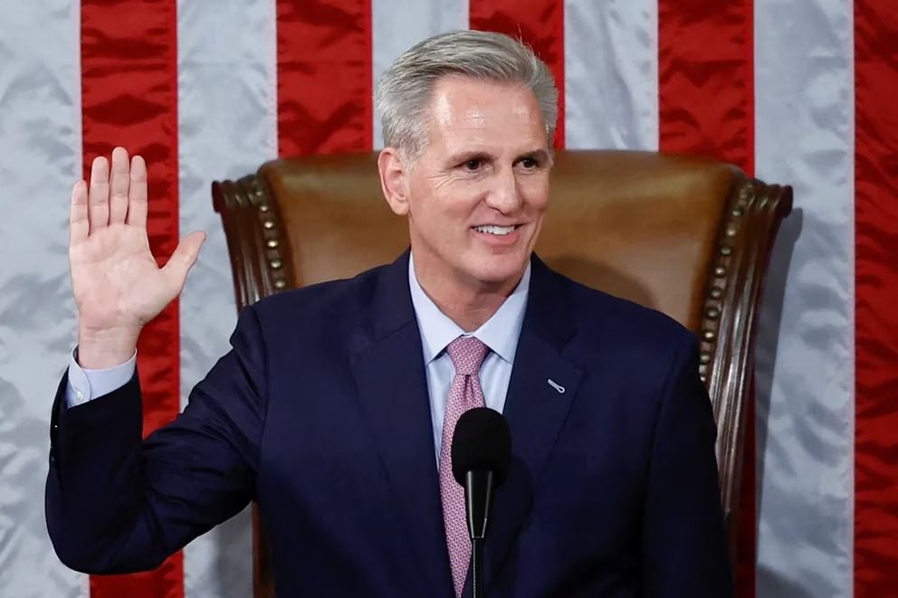 Biden se reunirá con el presidente de la Cámara de Representantes para pedir que se aumente el límite de deuda