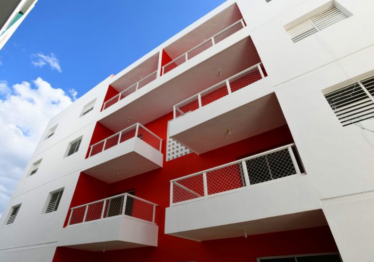 Gobierno entrega 80 apartamentos a damnificados por el ciclón Georges en La Mesopotamia, San Juan de la Maguana