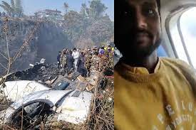 Uno de los pasajeros graba el momento del accidente mortal del avión en Nepal