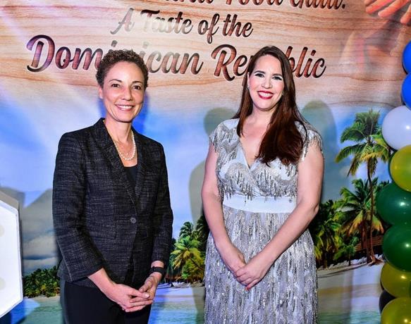 Embajada Dominicana en Jamaica cierra 2022 con la Gala de Tabaco y Ron