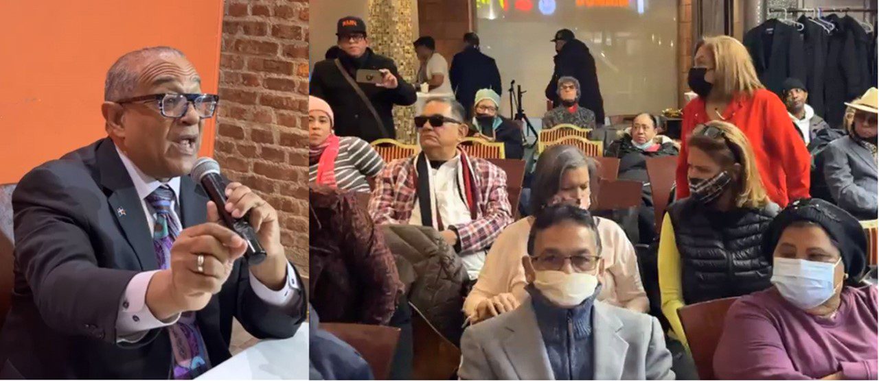 Consultor Jaime Vargas orienta envejecientes del Alto Manhattan en charla sobre seguros de salud organizada por Cámara de Comercio USA