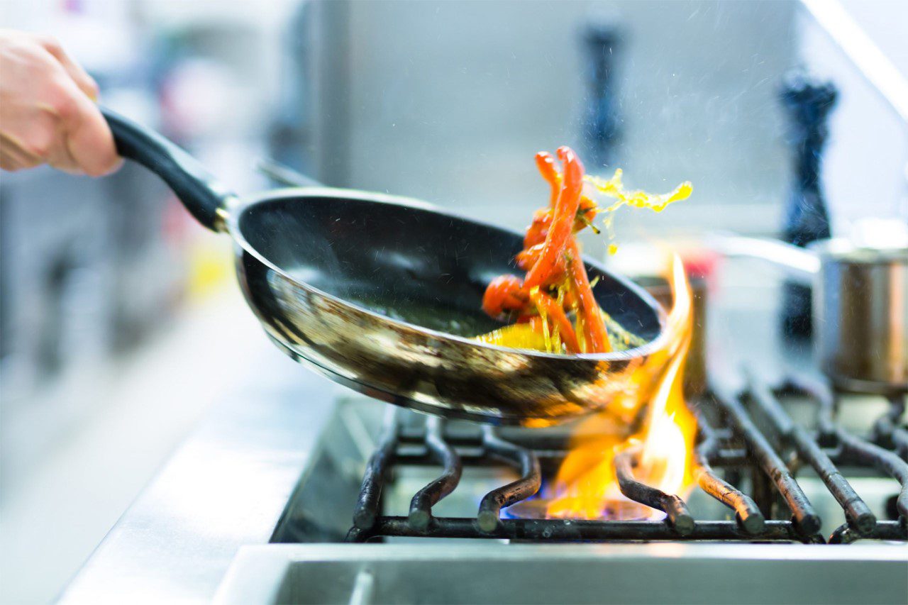 Estudian eliminar estufas de gas para cocinar en Nueva York por generación de contaminantes