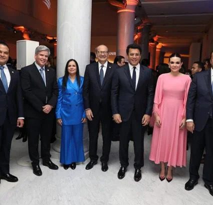 BANRESERVAS Un coctel para compartir con inversionistas en Fitur