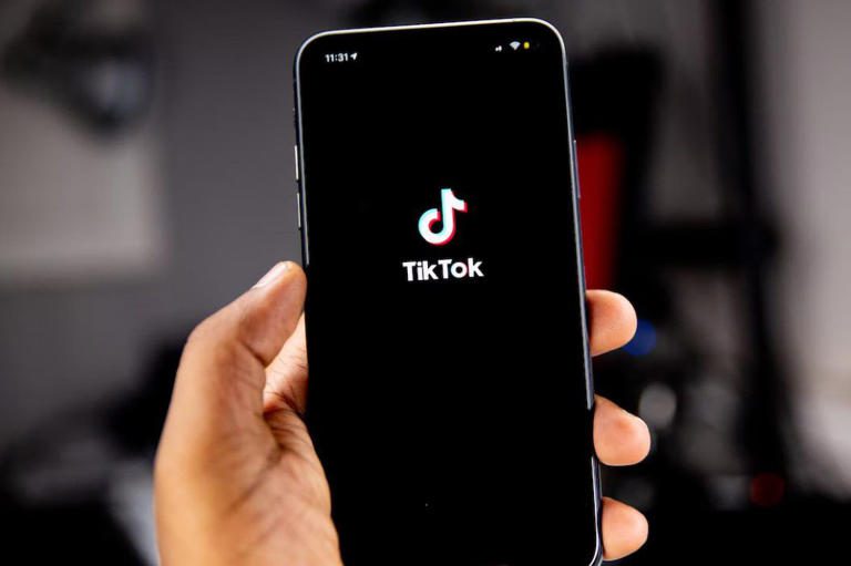 Revelan que TikTok manipula videos para hacerlos virales