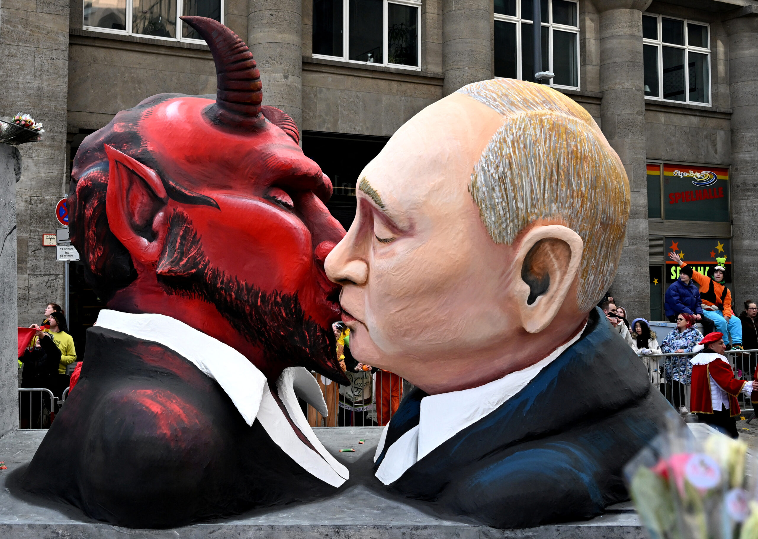 Por qué Putin nunca será enjuiciado en La Haya aunque sus crímenes pueden no quedar impunes