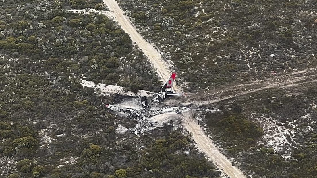 Dos pilotos sobreviven con heridas leves después de que su avión cisterna se estrellase