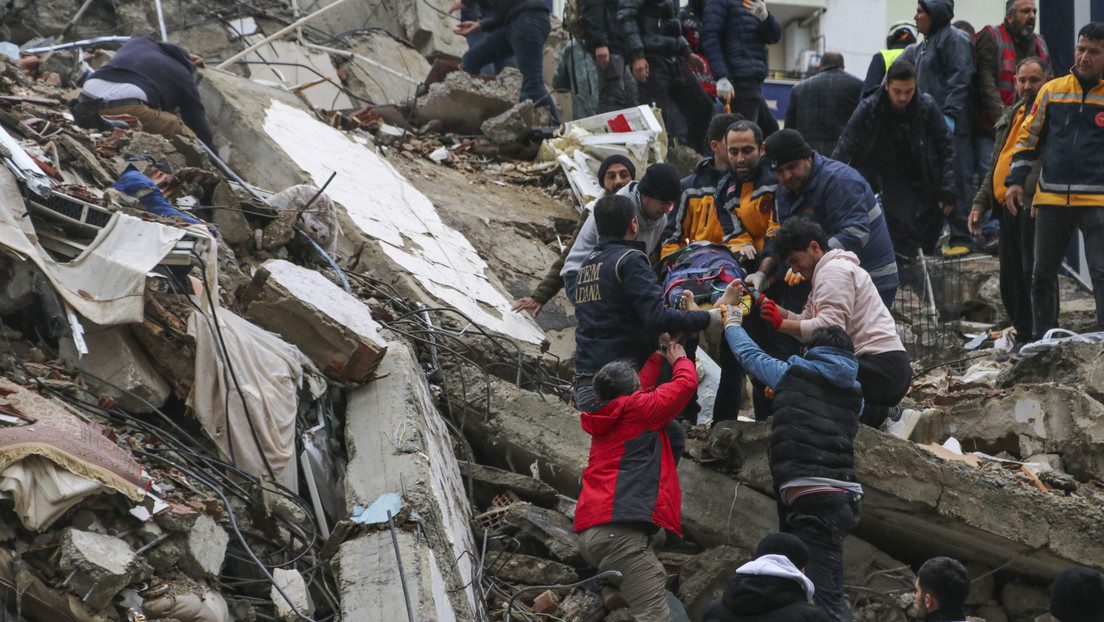 Más de 2.000 muertos, caos y destrucción: ¿qué se sabe hasta ahora sobre los terremotos que sacudieron Turquía y Siria?