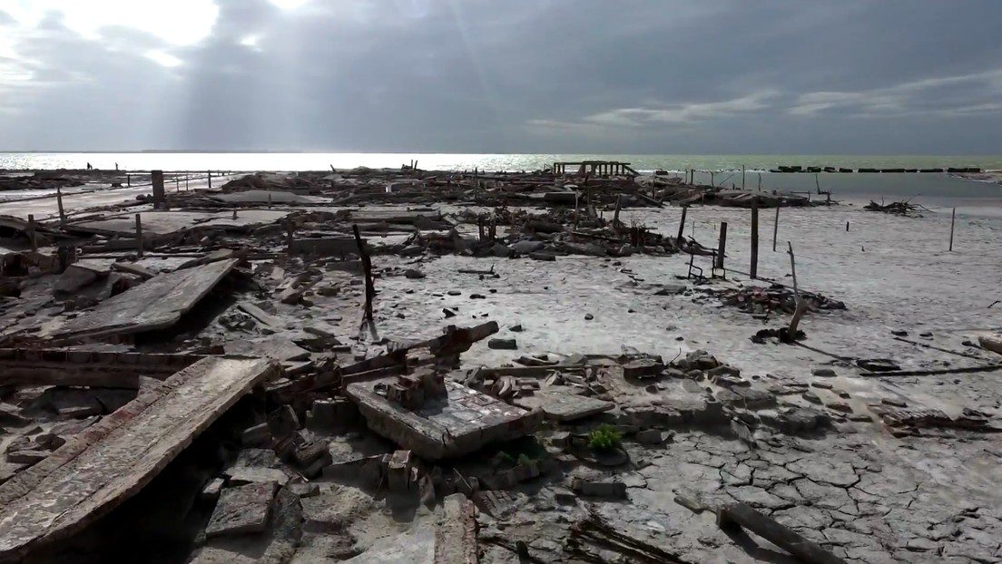 Un pueblo emerge de las profundidades en medio de la dura sequía en Argentina