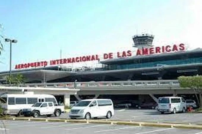 Apresan hombre que intentó abordar avión sin autorización en Las Américas