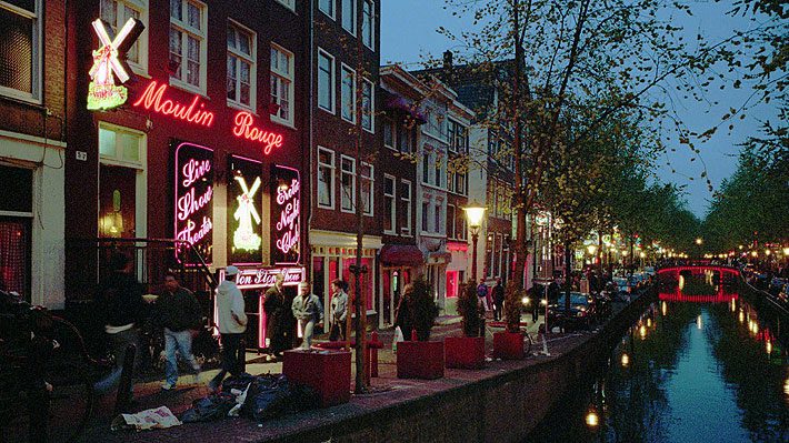 Traslado del Barrio Rojo y prohibición de fumar cannabis en el casco antiguo: Las modificaciones que estudia Amsterdam