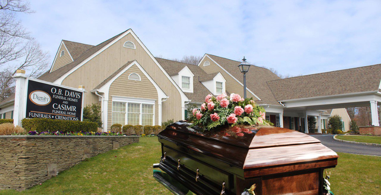 Un asilo declaró muerta una interna de 82 años que despertó en funeraria donde iniciaban arreglos para el velatorio