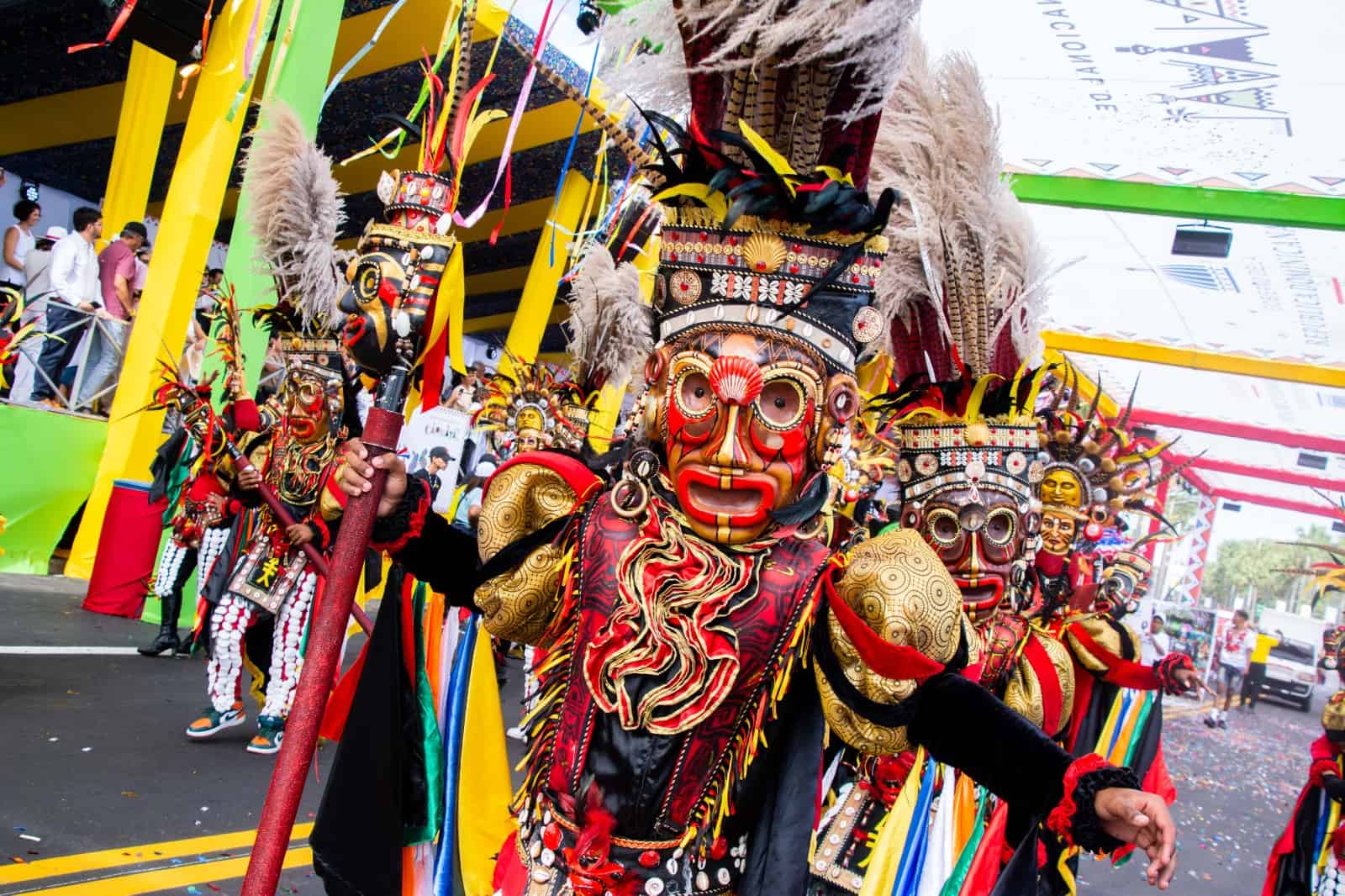 Brillo y folclor en un Desfile Nacional de Carnaval donde los niños fueron protagonistas