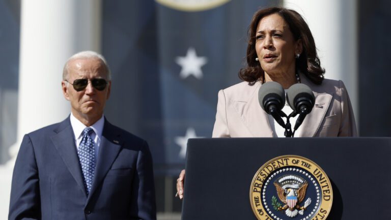 Hollywood empieza a presionar a Biden para que se deshaga de Kamala Harris